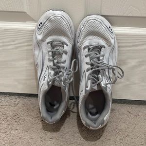 🔴 5 items for $25 Sale! Ryka White Tennis Shoes 9